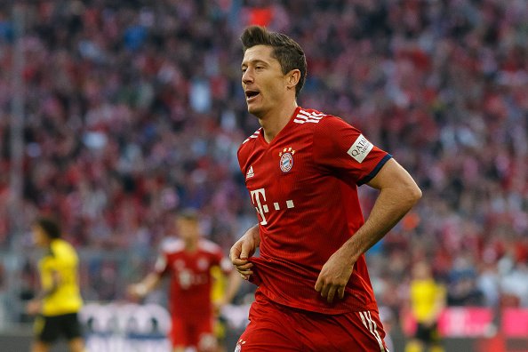 国脚连续射门被封堵仍不气馁