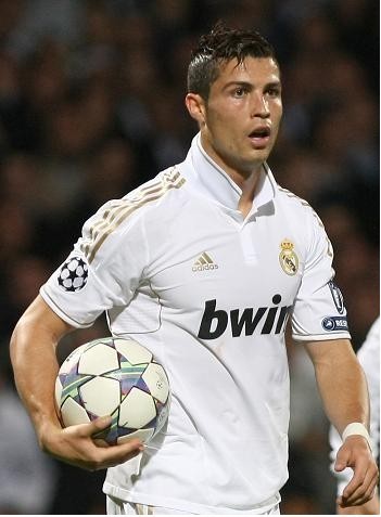 亚冠成都蓉城VS神户胜利船：周定洋坐镇 韦世豪+德尔加多领衔进攻