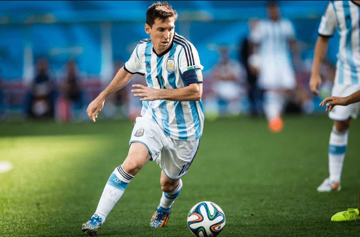 天空：维萨未随布伦特福德前往客场参加比赛，他仍渴望离队