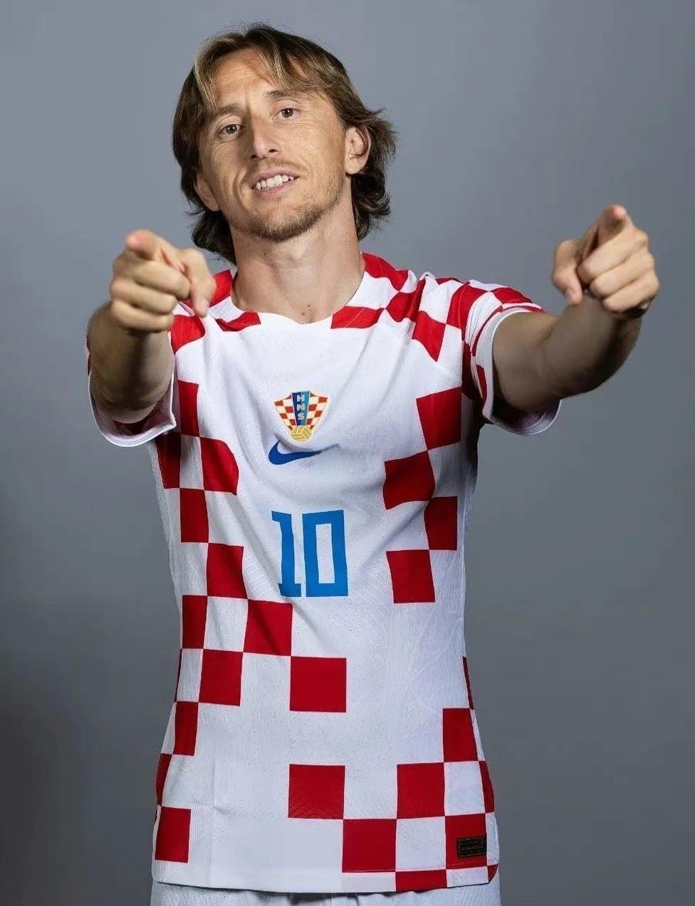 足球国足专机启程，目标三连胜