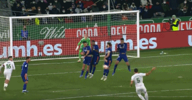 媒体人：华莱士竞技状态不佳离开新疆队，到队仅10天便离队